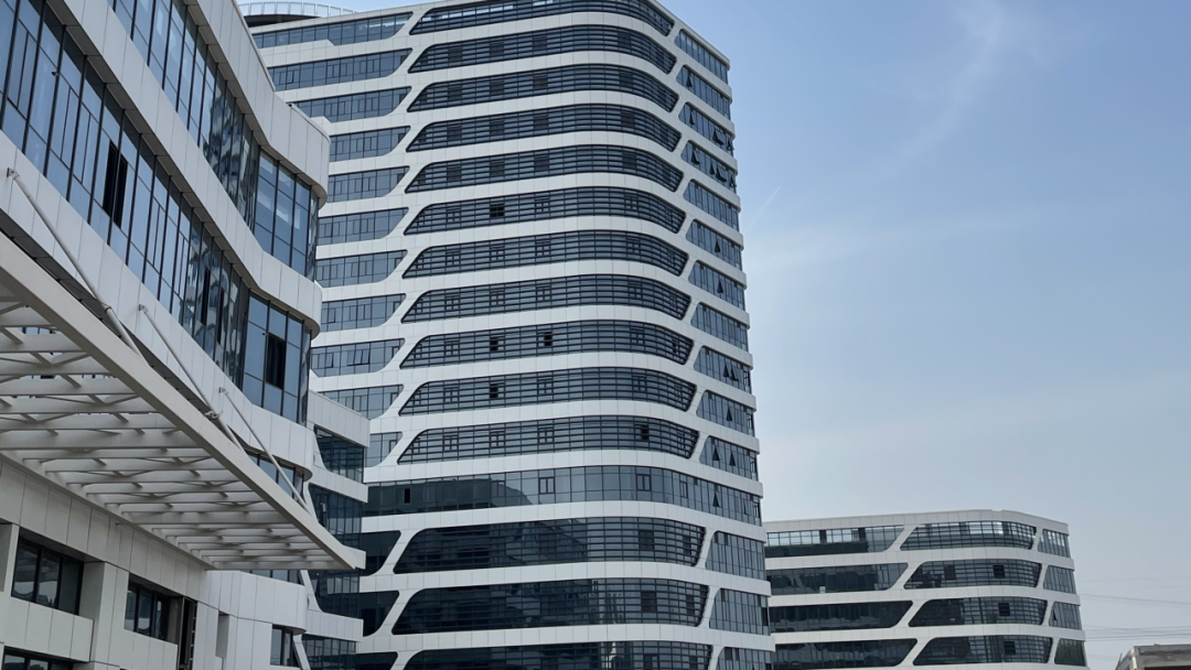 宝润达铝板保温一体板助力濮阳医专附属医院建设 宝润达铝板保温一体板助力濮阳医专附属医院建设